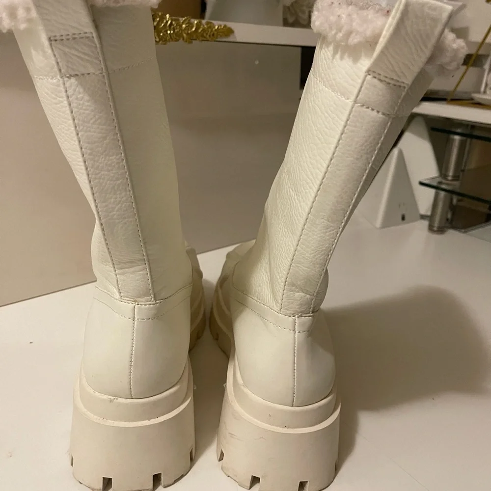 Asos gorgeous non-slip cozy boots in great conditions